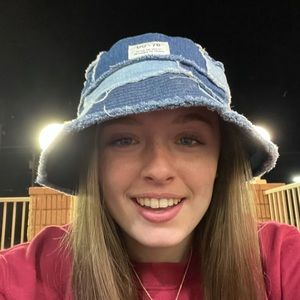 Meet your Posher, Carly